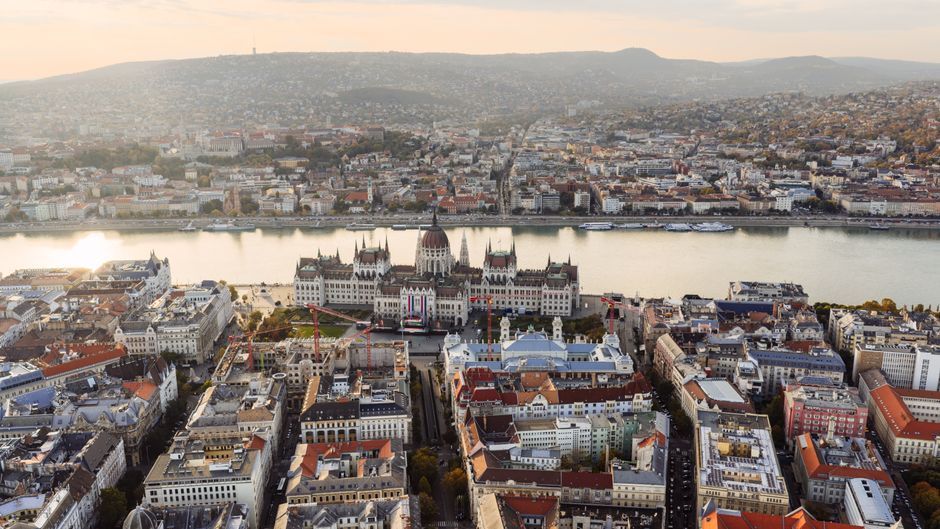 Trains, buses and the pass question in Budapest
